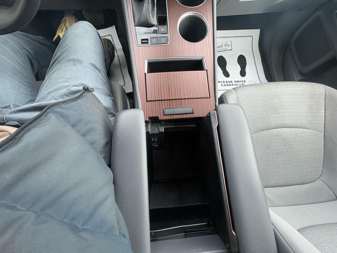 Toyota Sienna LE FWD 8-Passenger (Natl) 2024