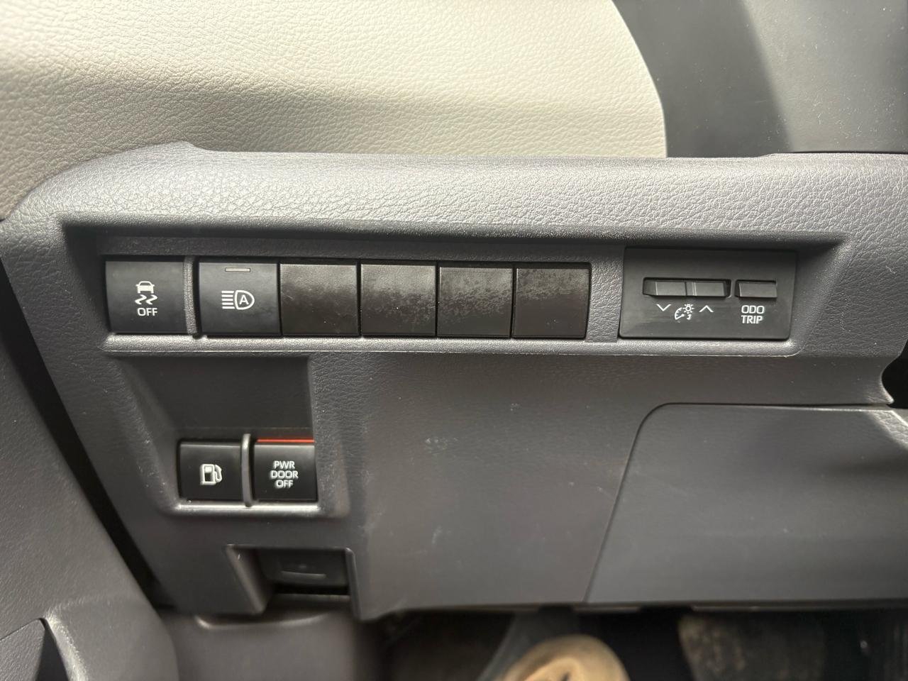 Toyota Sienna LE FWD 8-Passenger (Natl) 2024