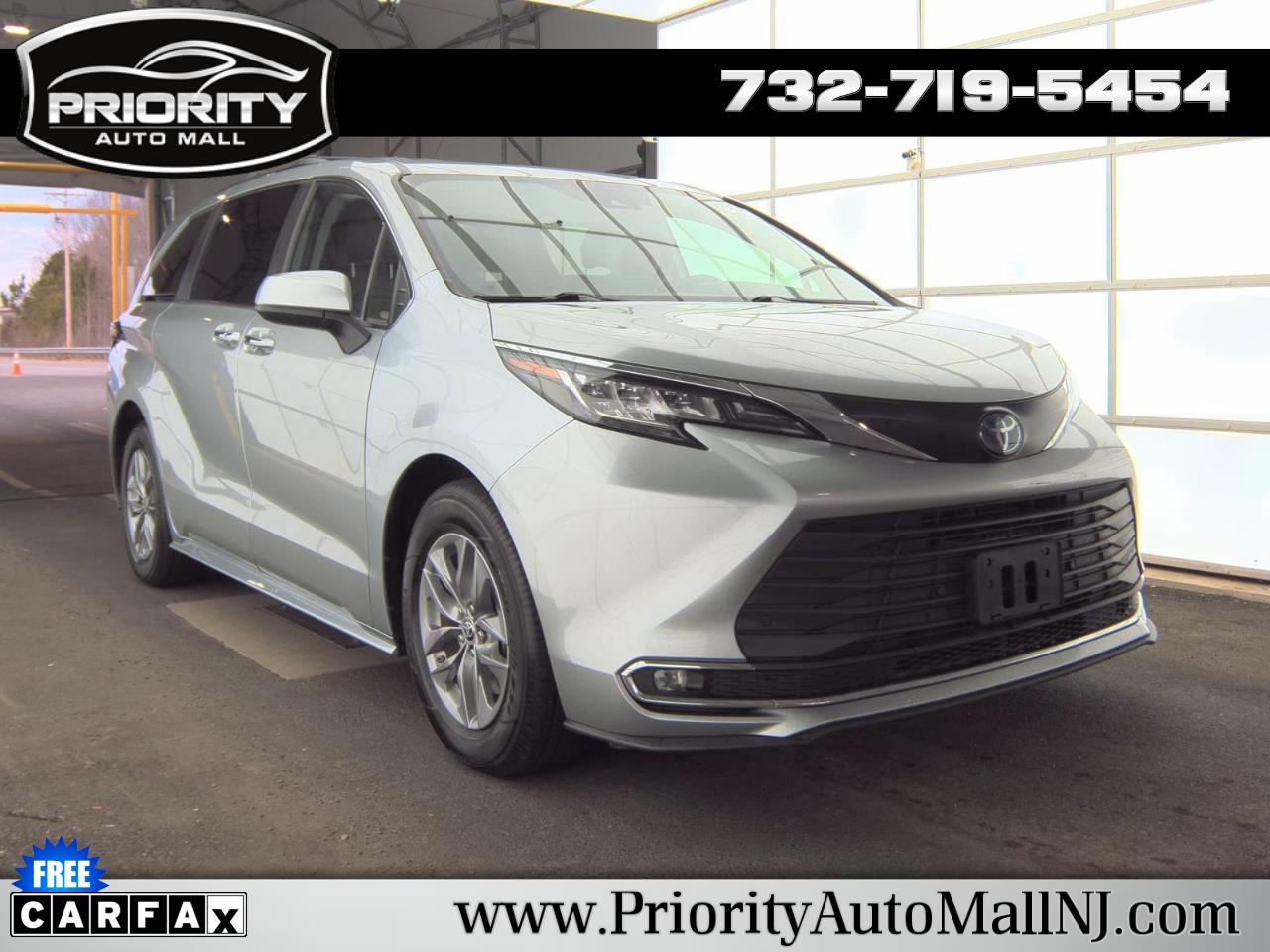 Toyota Sienna XLE FWD 7-Passenger (Natl) 2022