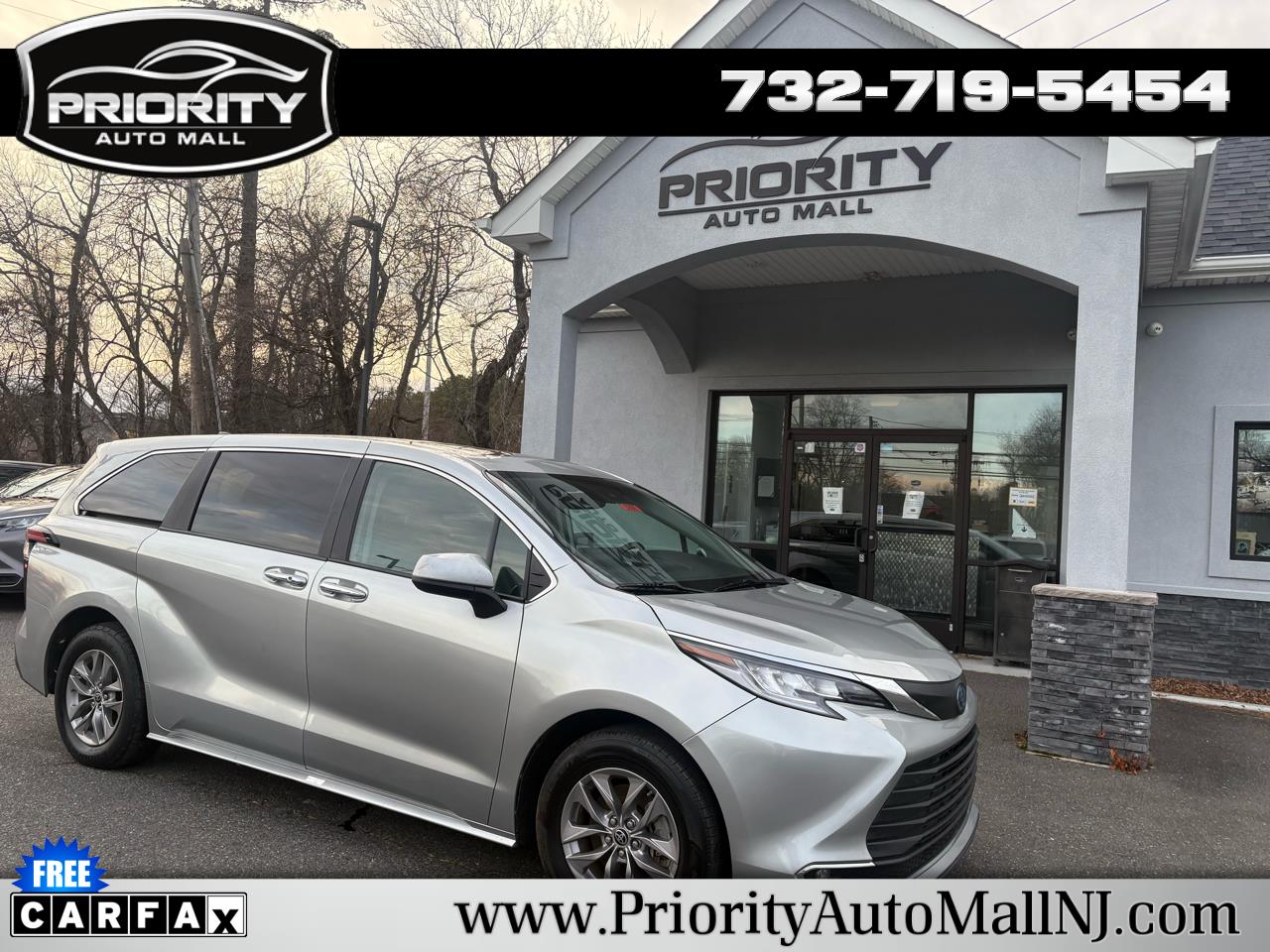 2022 Toyota Sienna XLE FWD 7-Passenger (Natl)