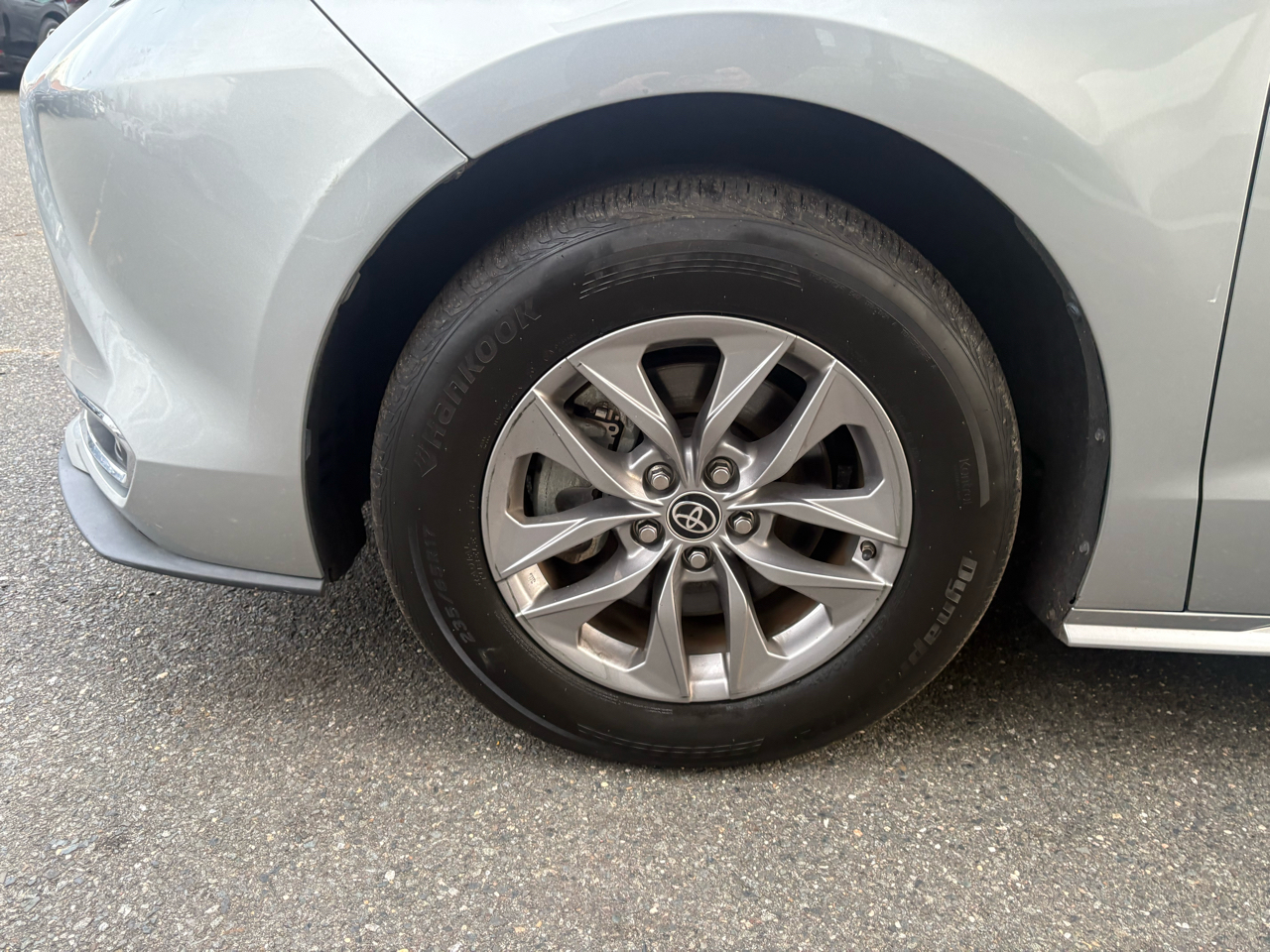 Toyota Sienna XLE FWD 7-Passenger (Natl) 2022