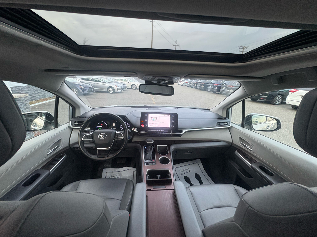 Toyota Sienna XLE FWD 7-Passenger (Natl) 2022