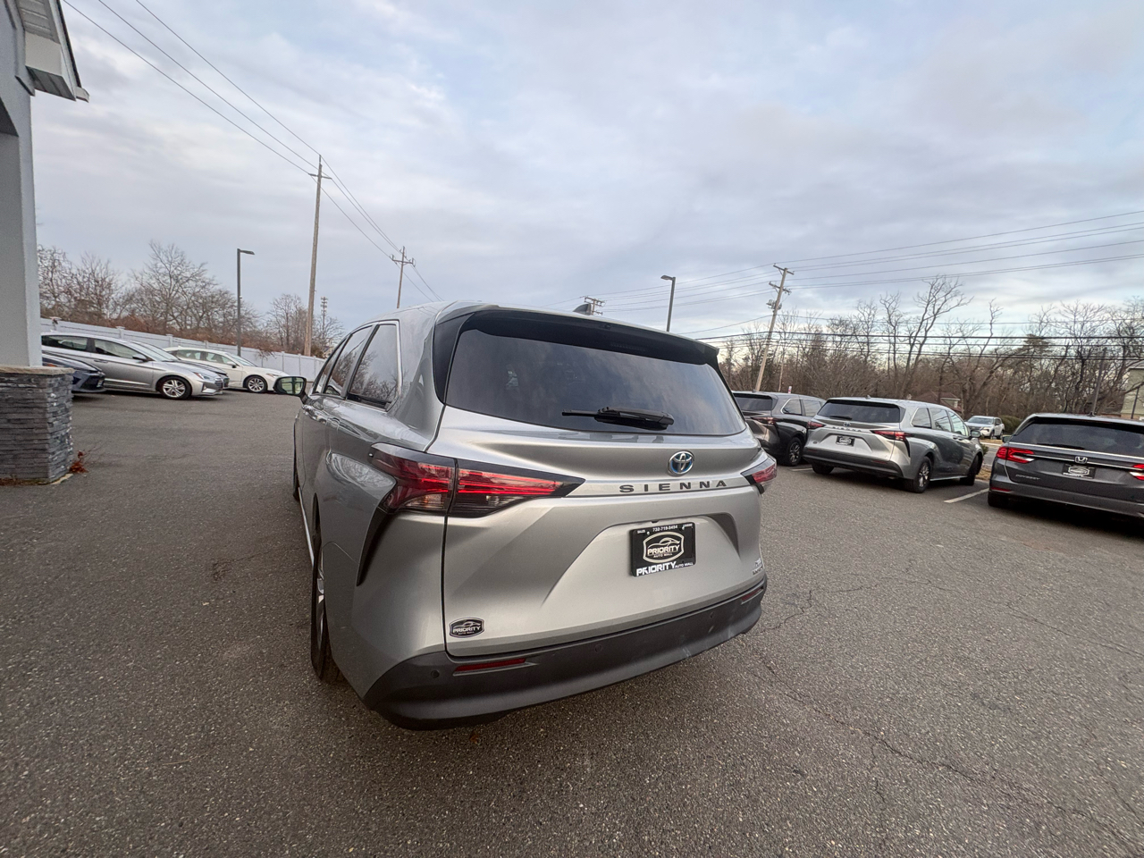 Toyota Sienna XLE FWD 7-Passenger (Natl) 2022