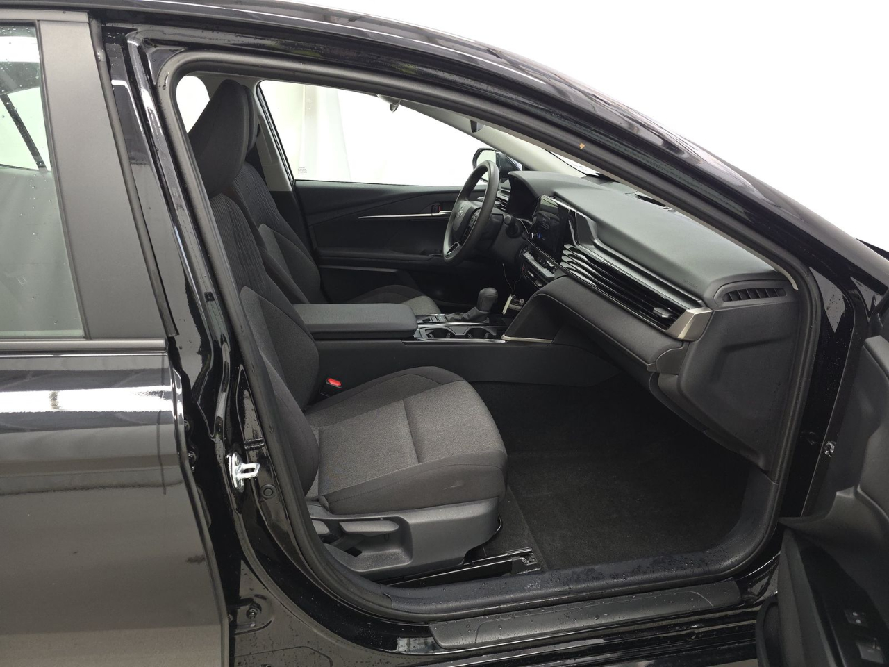 Toyota Camry XLE (Natl) 2025