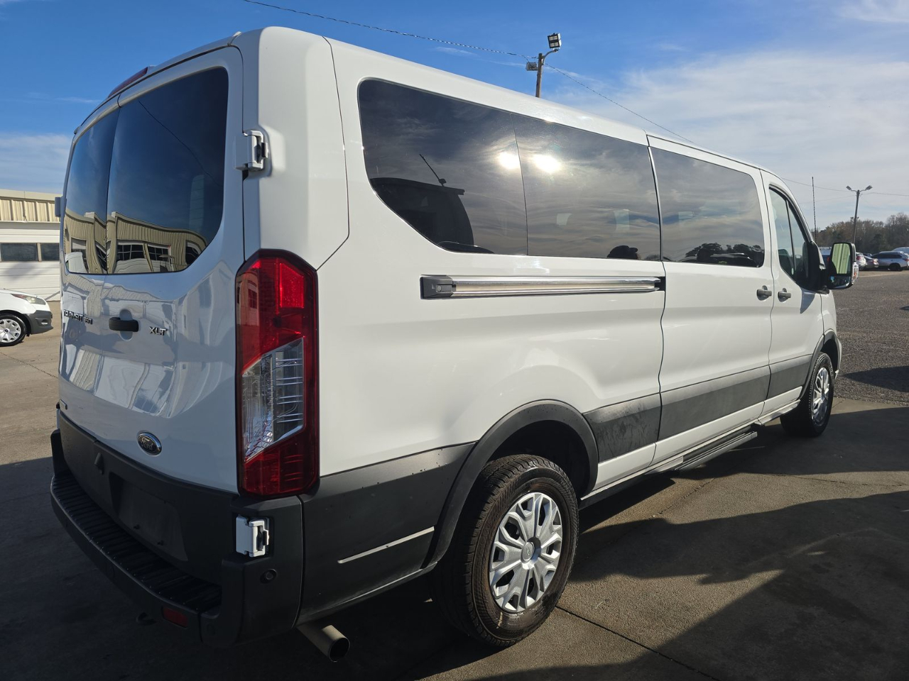 Ford Transit Passenger Wagon T-350 148" Low Roof XLT RWD 2023