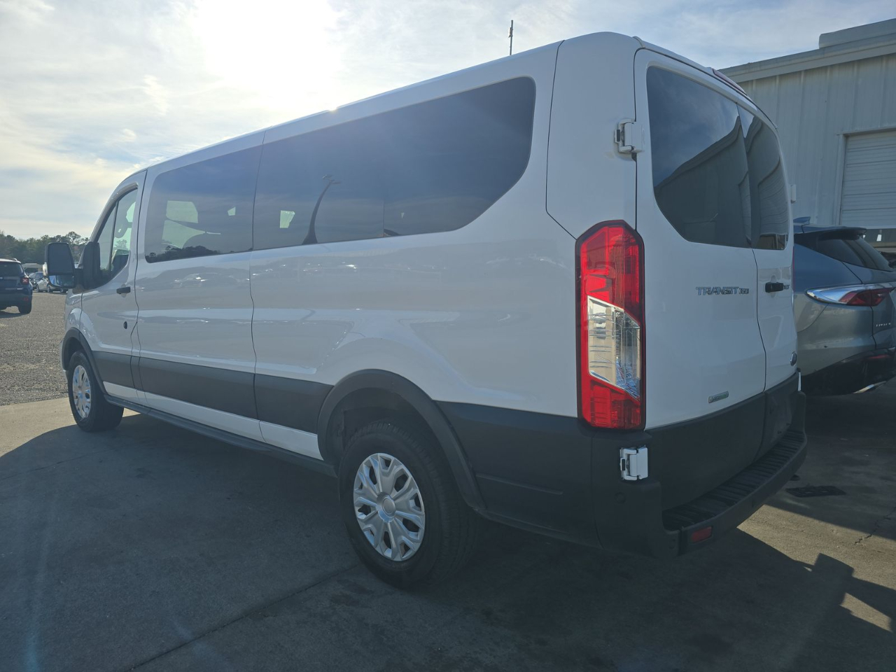 Ford Transit Passenger Wagon T-350 148" Low Roof XLT RWD 2023