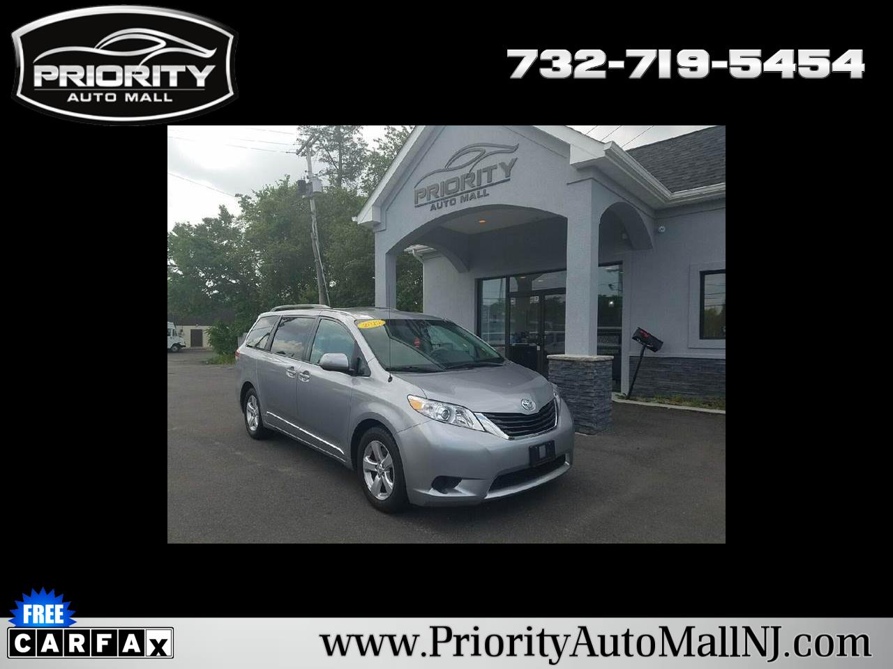 Toyota Sienna 5dr 7-Pass Van V6 LE FWD (Natl) 2013