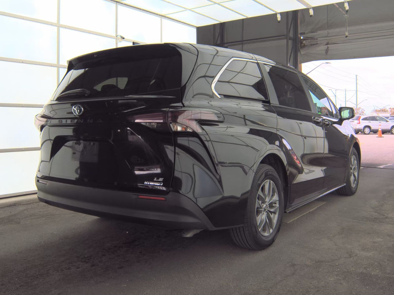 Toyota Sienna LE FWD 8-Passenger (Natl) 2024