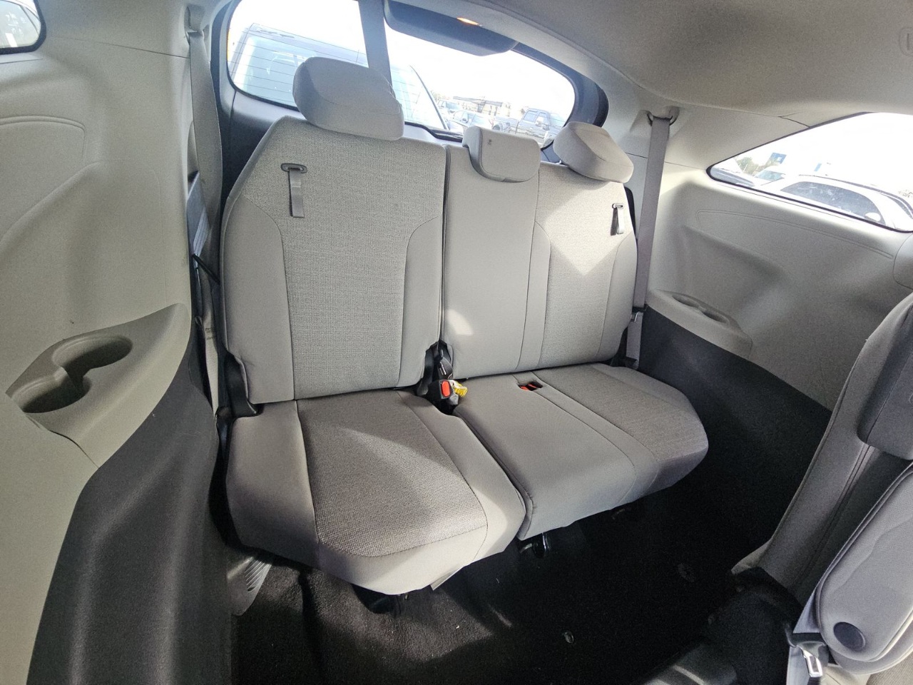 Toyota Sienna LE FWD 8-Passenger (Natl) 2024