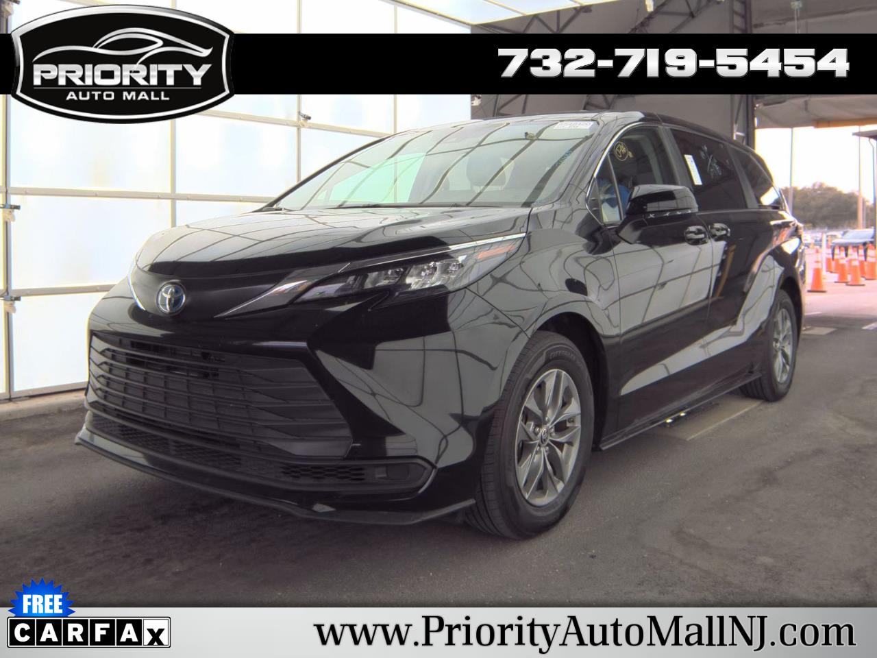 Toyota Sienna LE FWD 8-Passenger (Natl) 2024