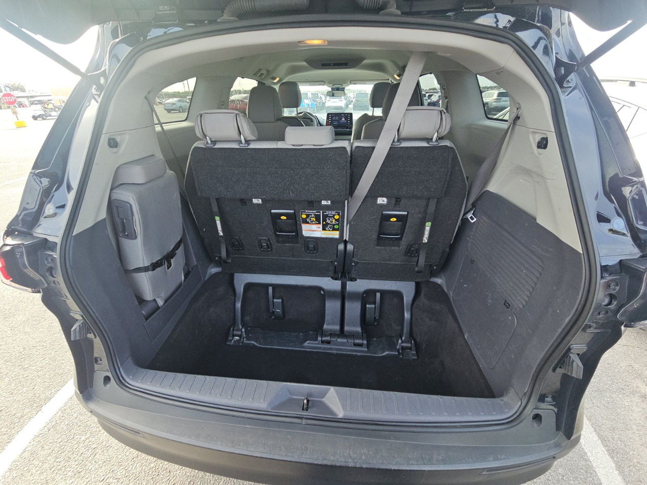 Toyota Sienna LE FWD 8-Passenger (Natl) 2024