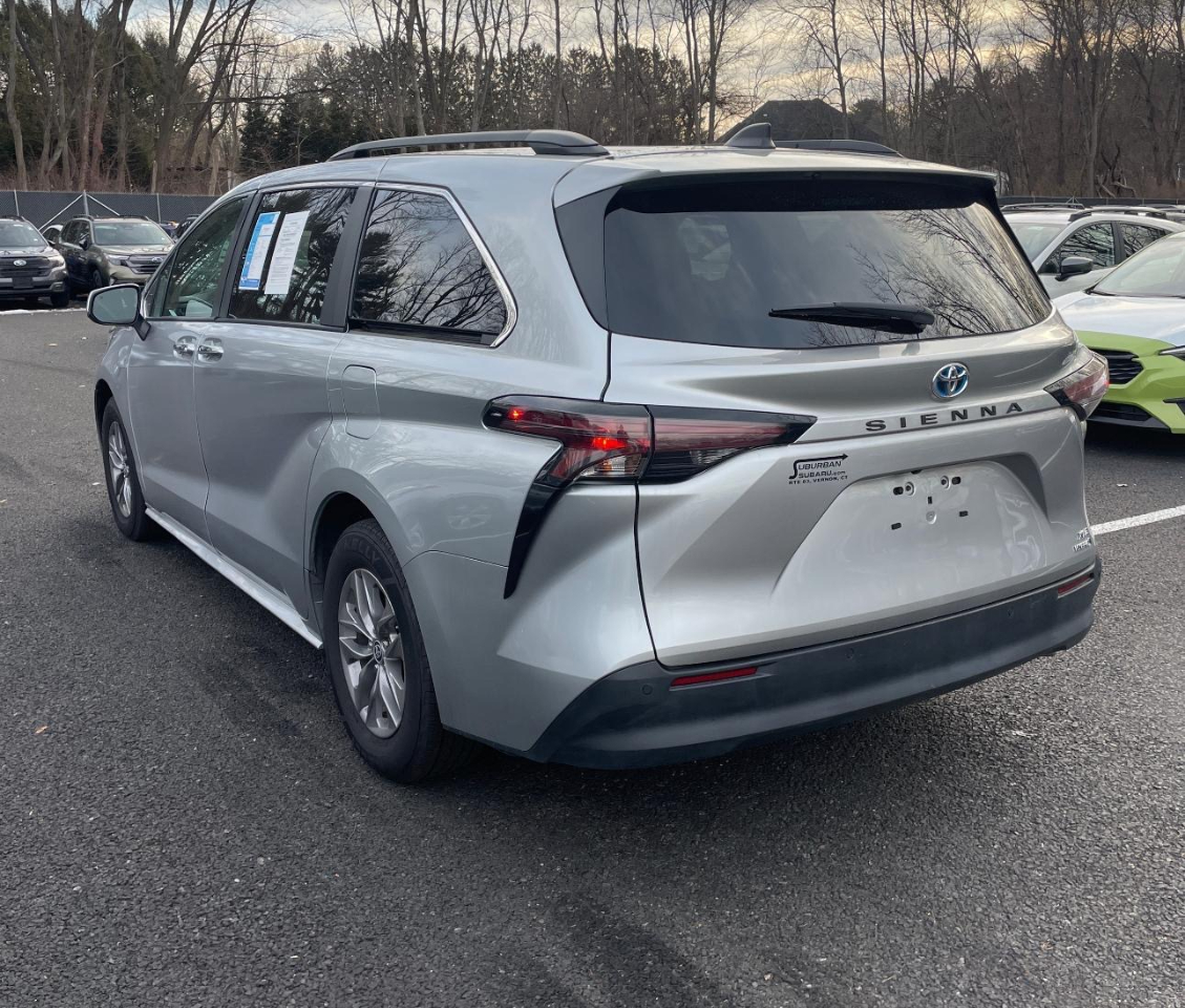 Toyota Sienna XLE FWD 8-Passenger (Natl) 2023