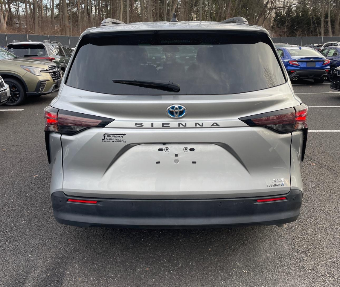 Toyota Sienna XLE FWD 8-Passenger (Natl) 2023