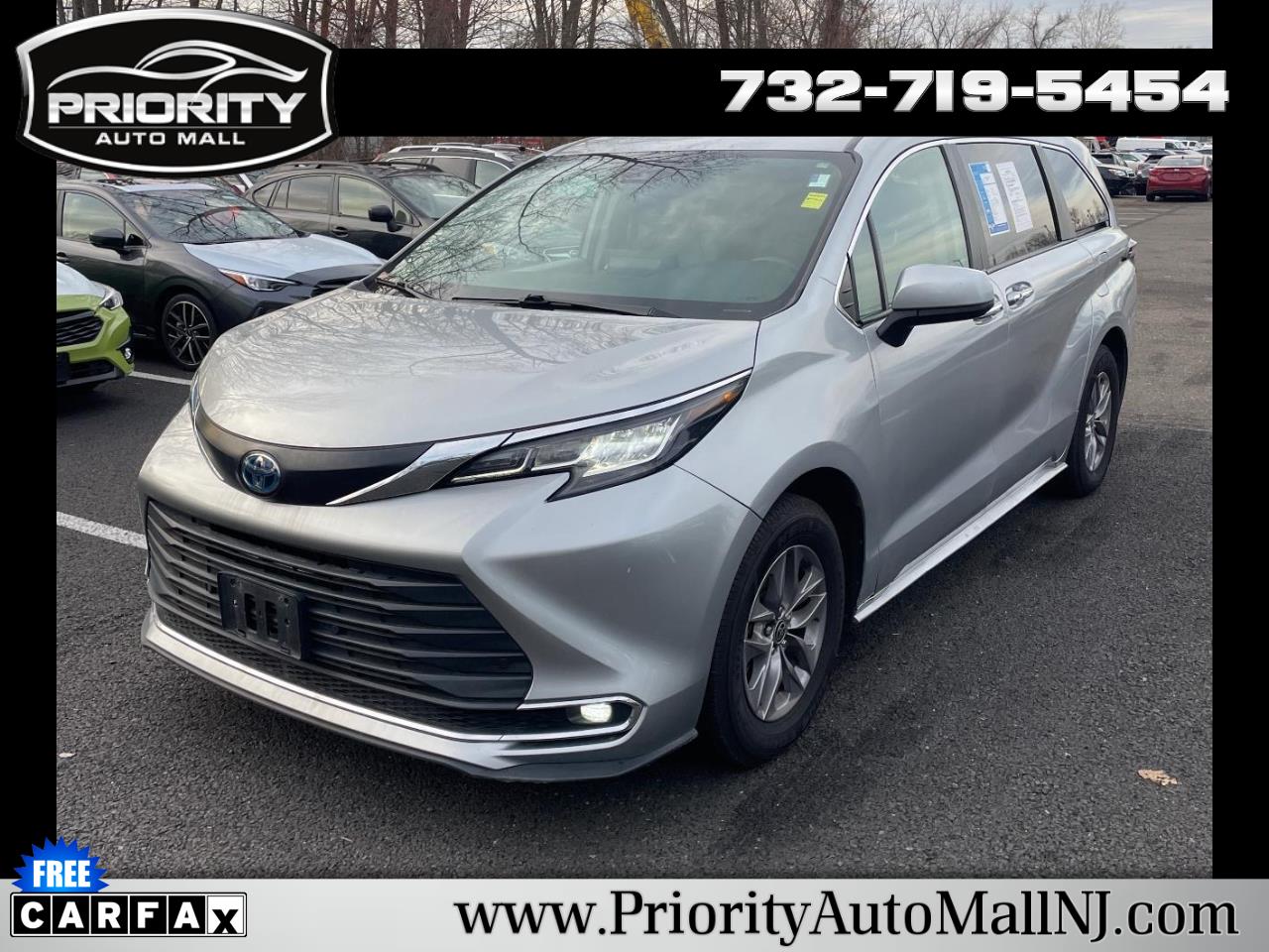 Toyota Sienna XLE FWD 8-Passenger (Natl) 2023