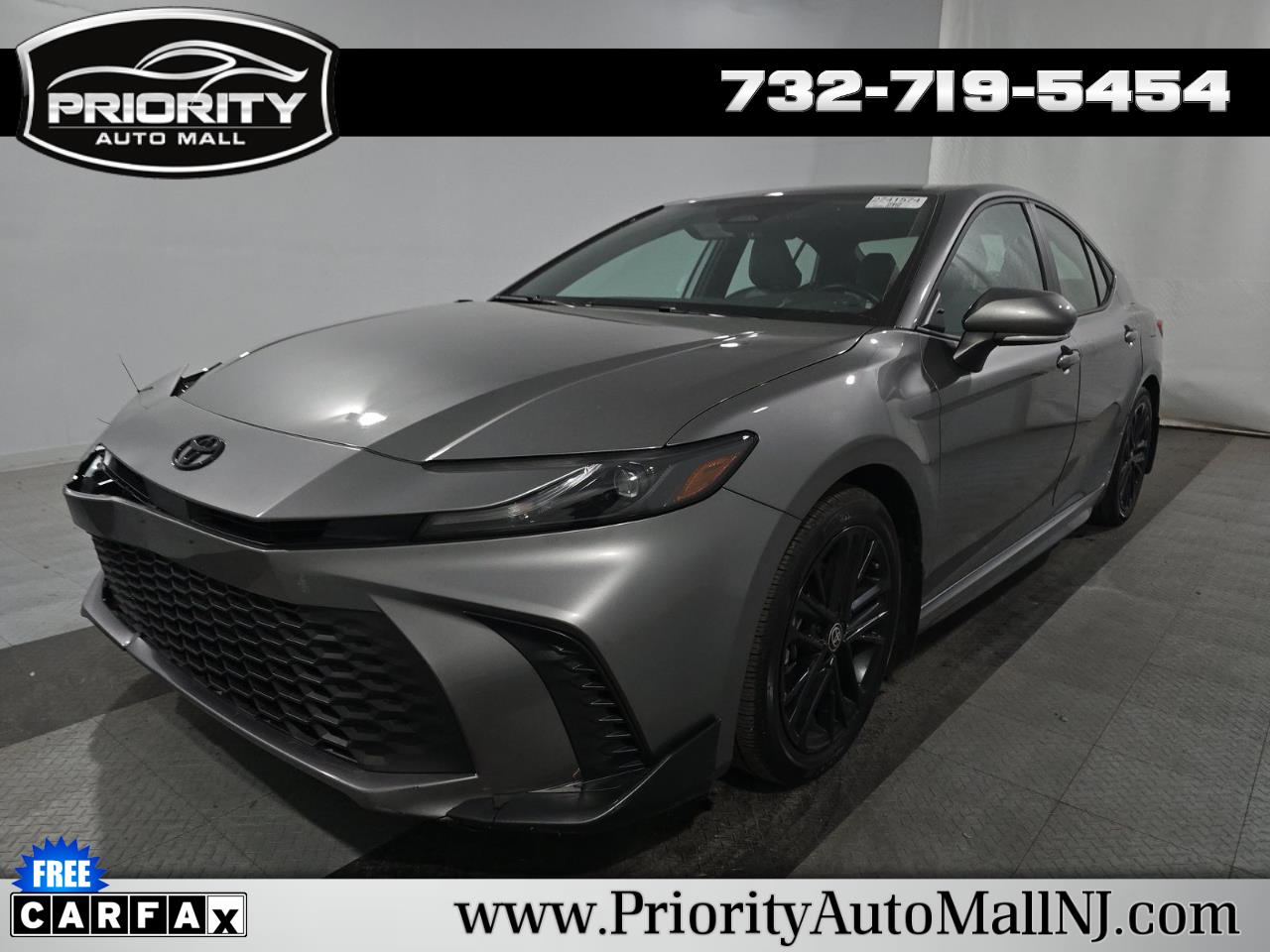 2025 Toyota Camry SE HYBRID