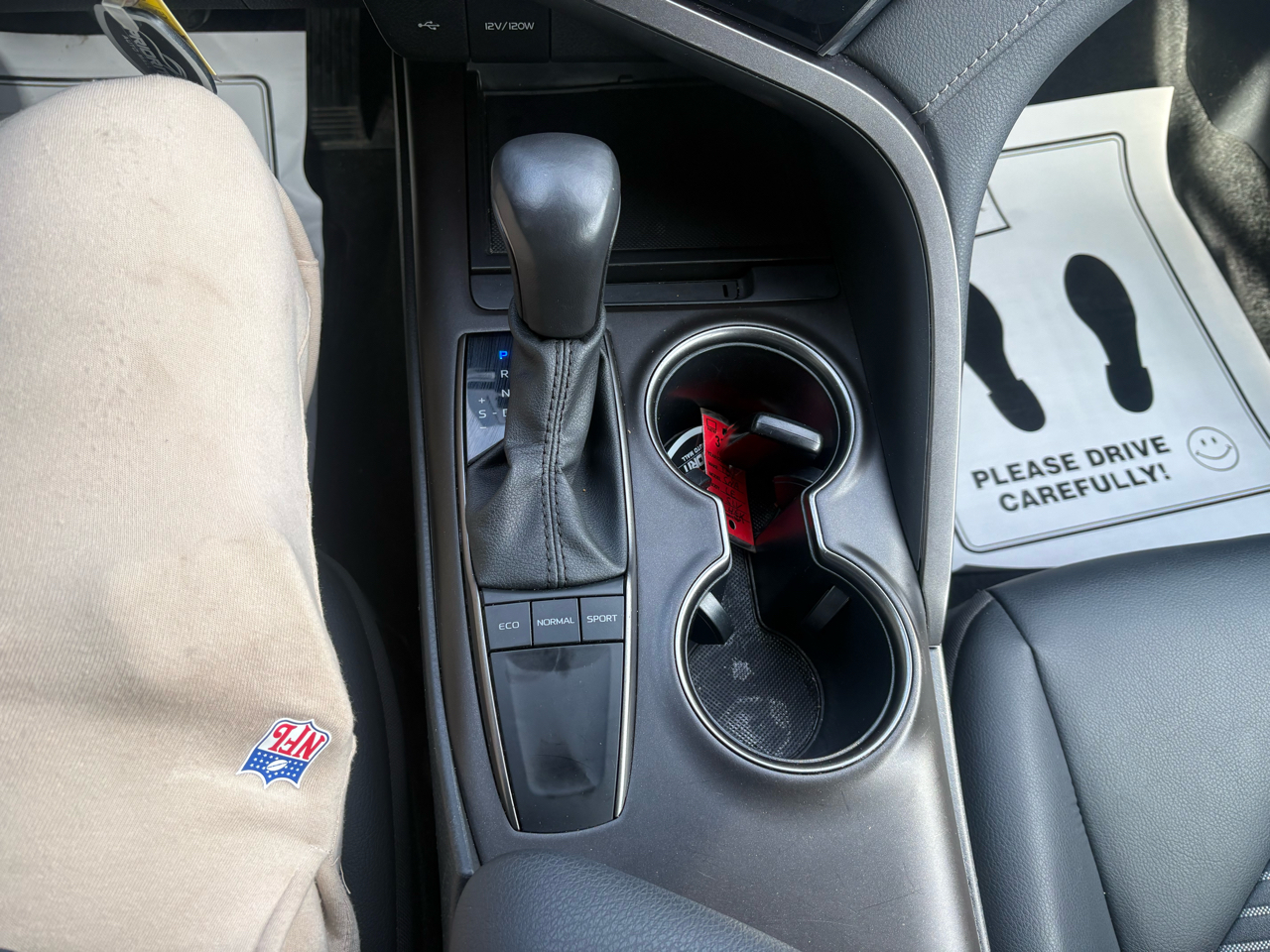 Toyota Camry SE Auto (Natl) 2024