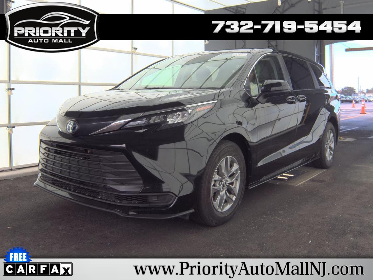 Toyota Sienna LE FWD 8-Passenger (Natl) 2024