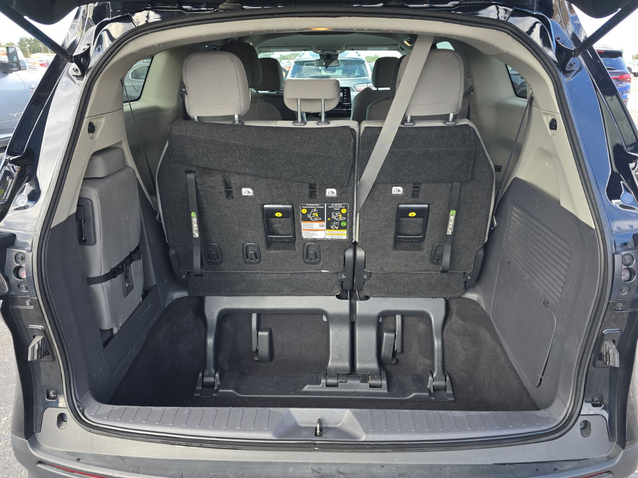 Toyota Sienna LE FWD 8-Passenger (Natl) 2024