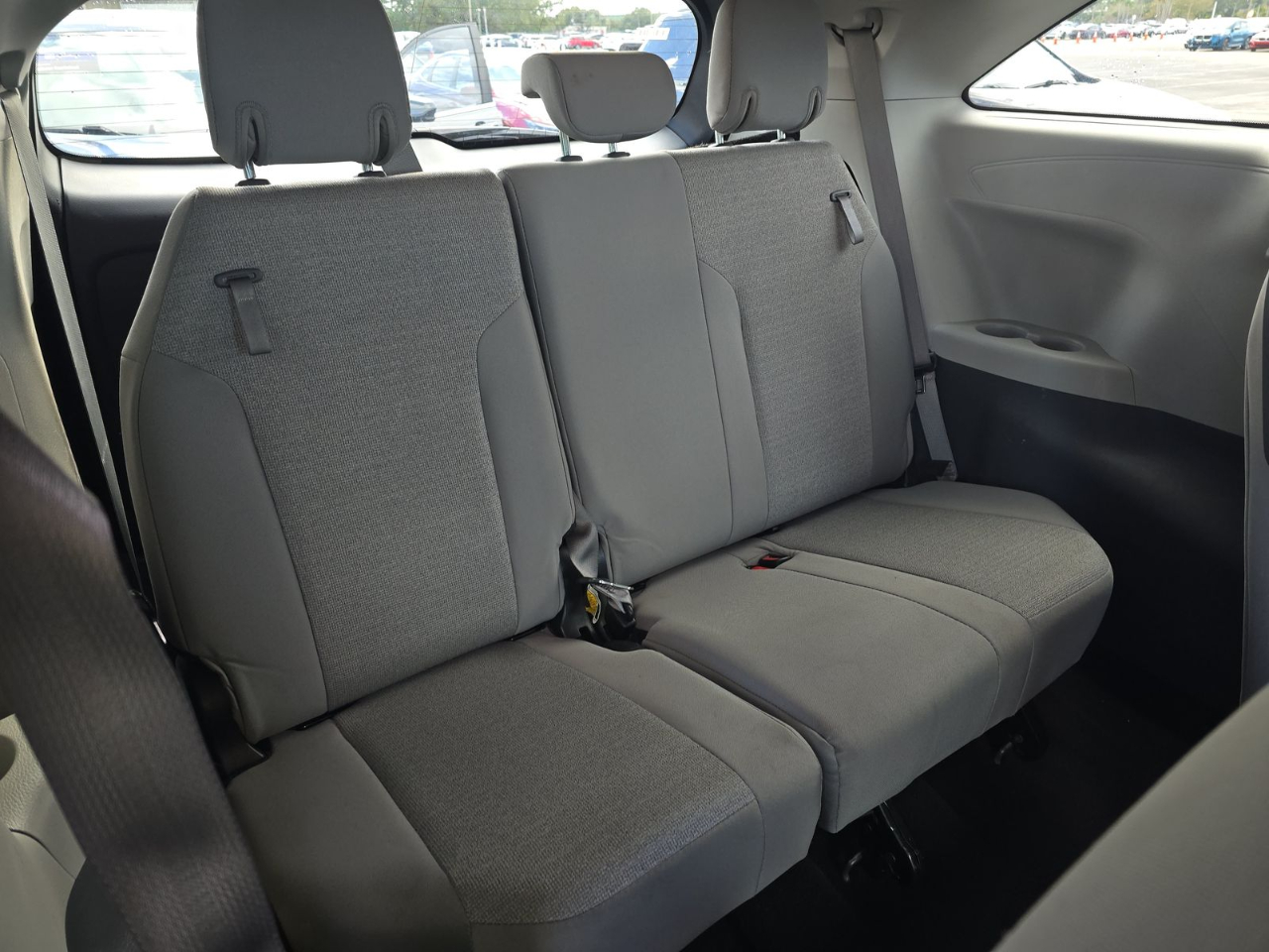 Toyota Sienna LE FWD 8-Passenger (Natl) 2024