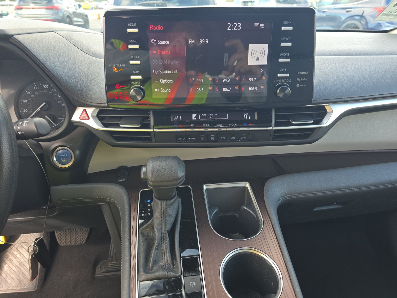 Toyota Sienna LE FWD 8-Passenger (Natl) 2024