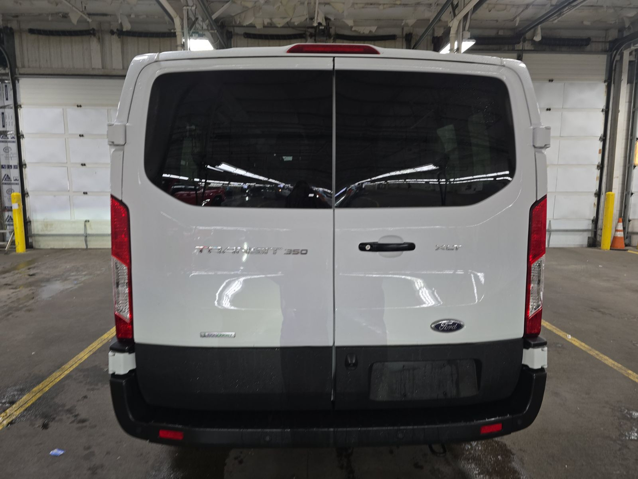 Ford Transit Passenger Wagon T-350 148" Low Roof XLT RWD 2023