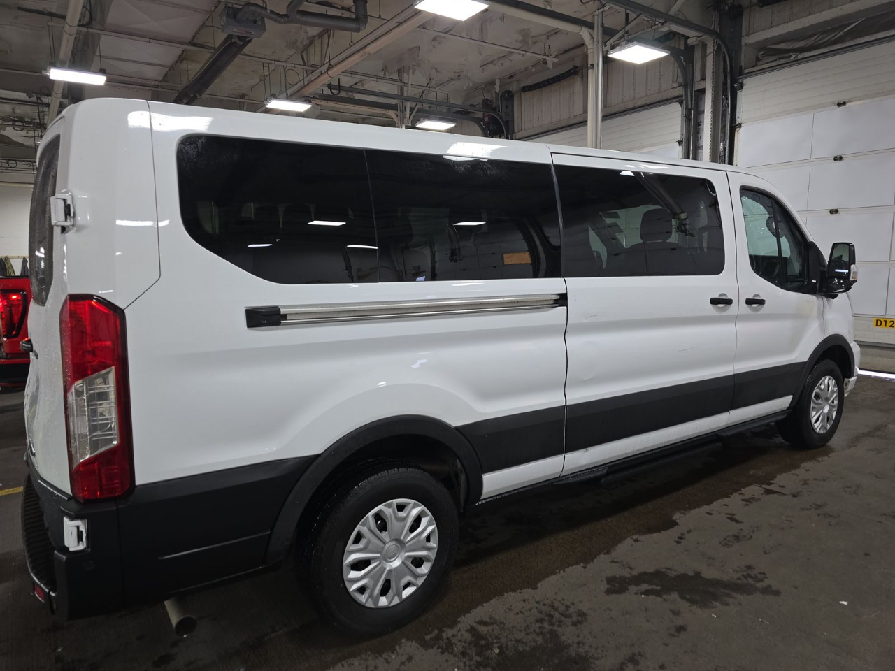 Ford Transit Passenger Wagon T-350 148" Low Roof XLT RWD 2023