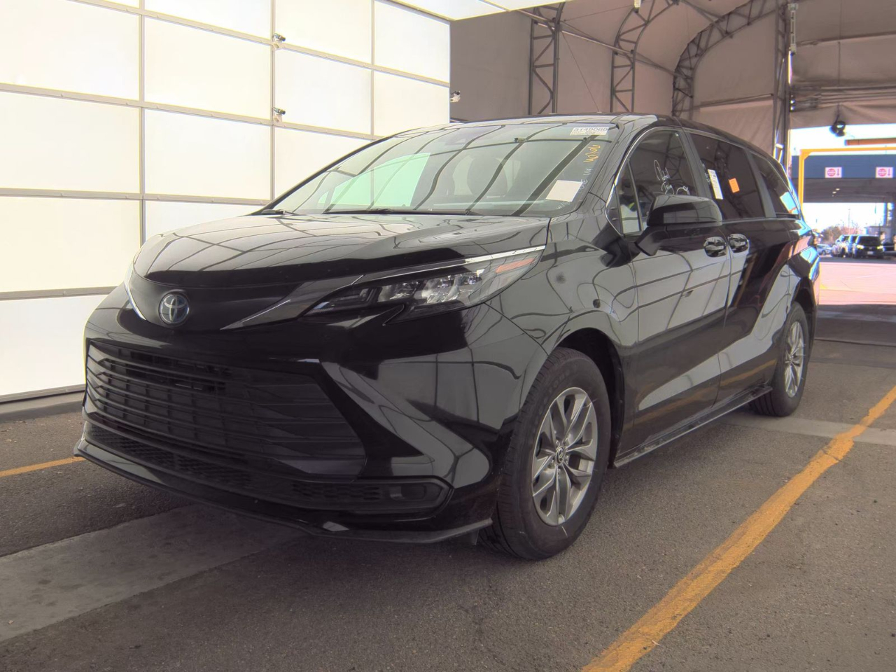 Toyota Sienna LE FWD 8-Passenger (Natl) 2025