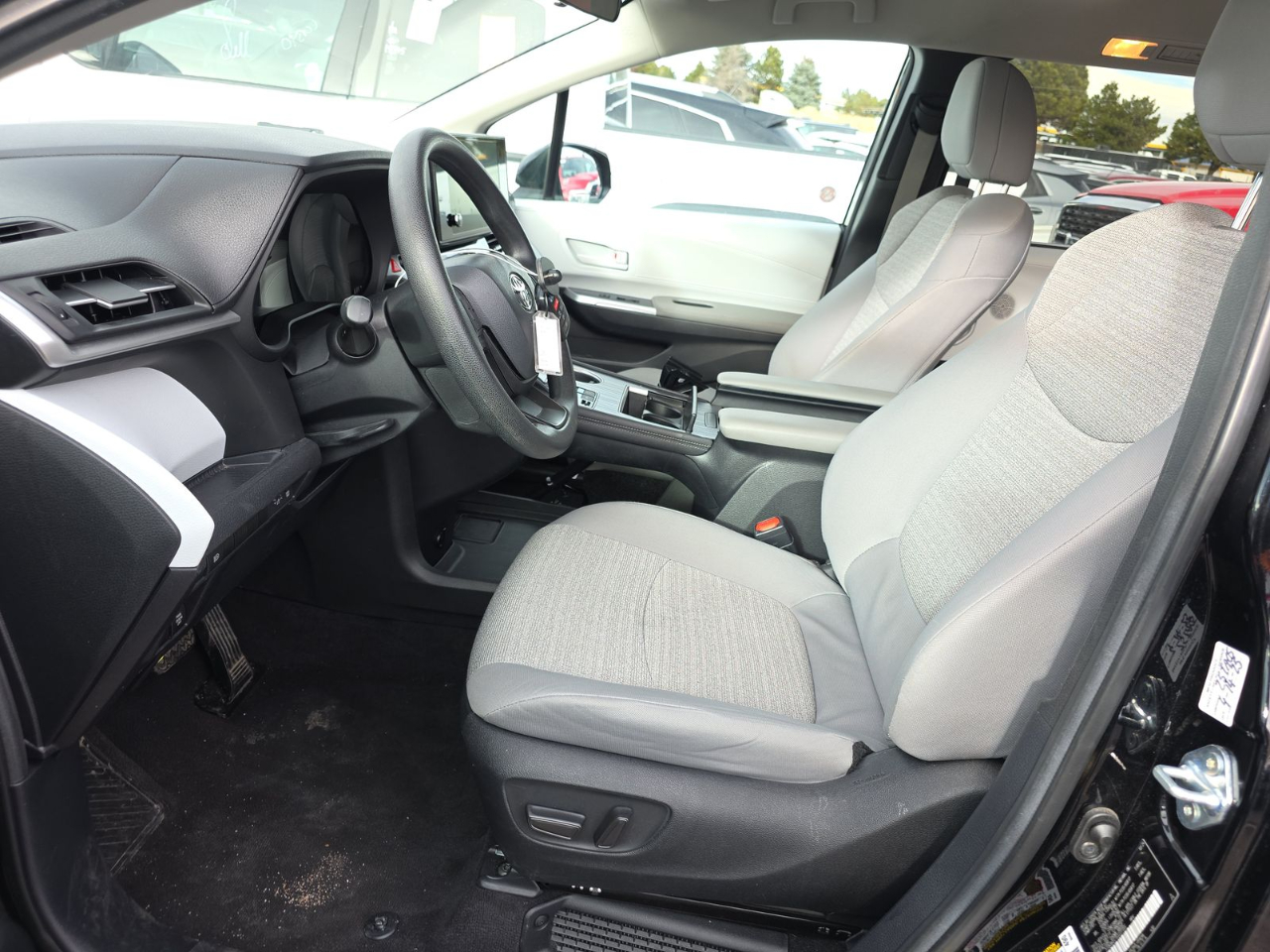 Toyota Sienna LE FWD 8-Passenger (Natl) 2025