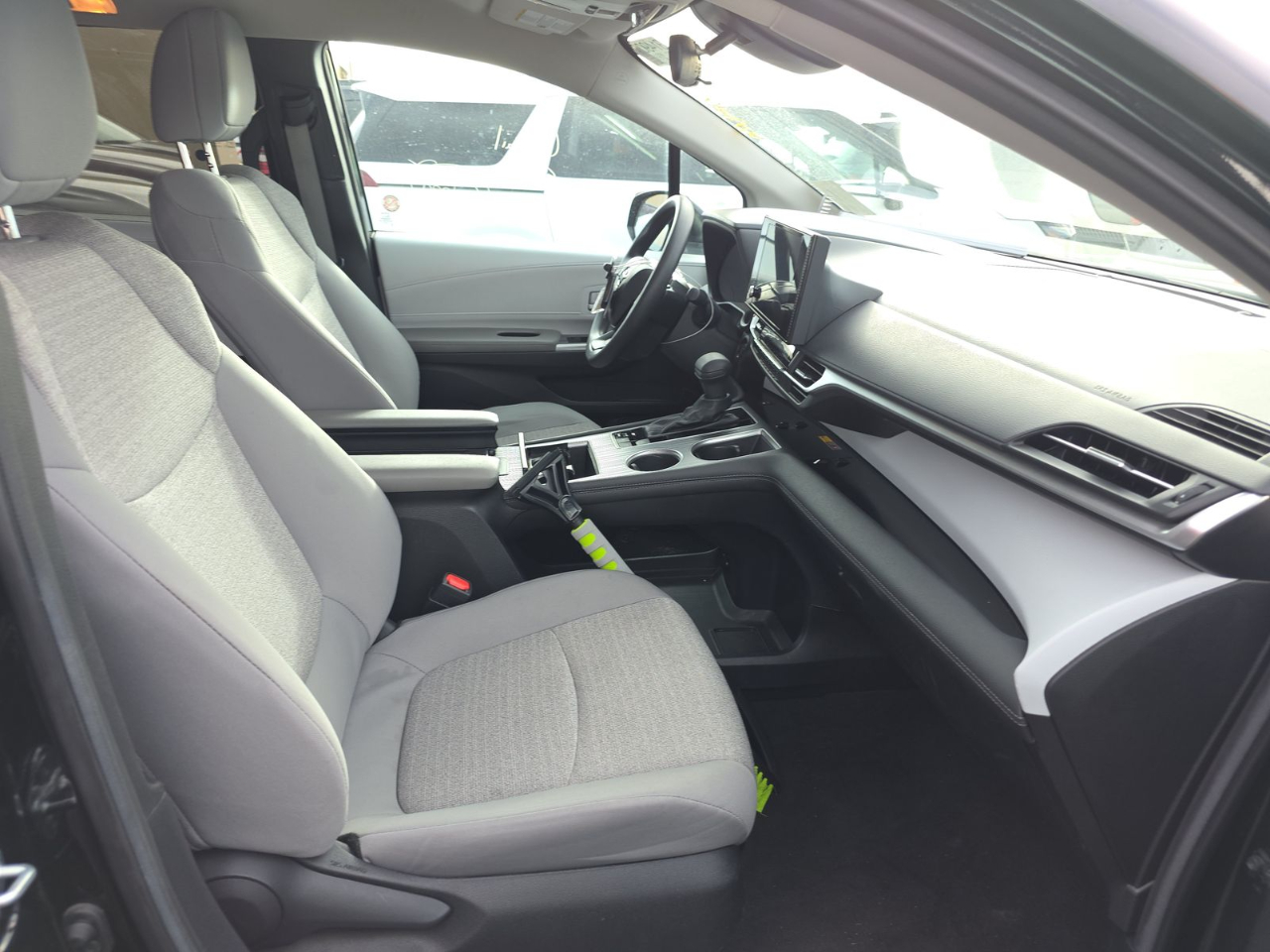 Toyota Sienna LE FWD 8-Passenger (Natl) 2025