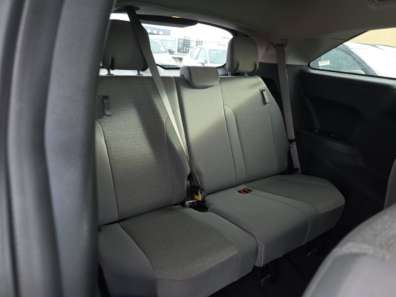 Toyota Sienna LE FWD 8-Passenger (Natl) 2025