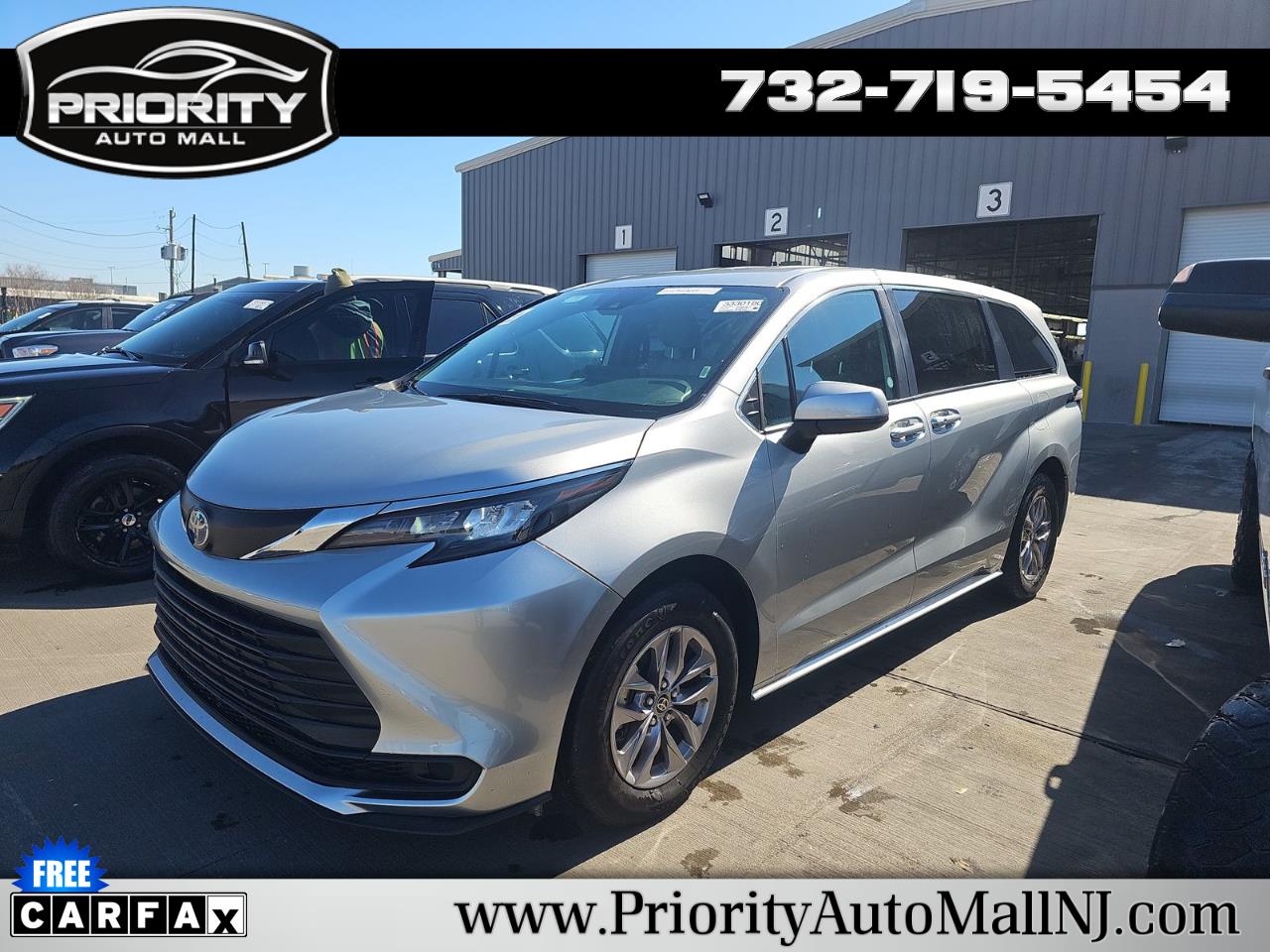 Toyota Sienna LE FWD 8-Passenger (Natl) 2025