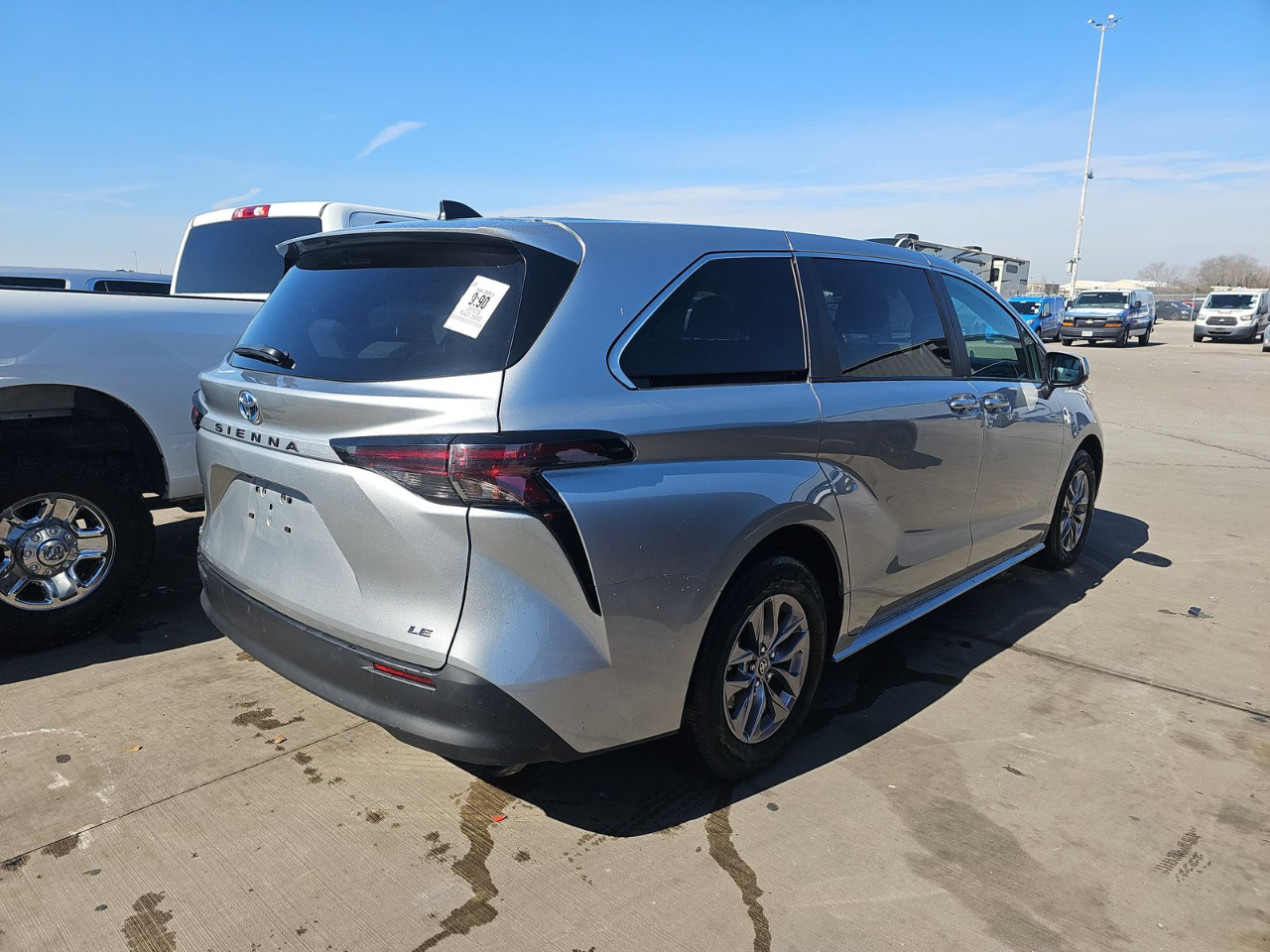 Toyota Sienna LE FWD 8-Passenger (Natl) 2025