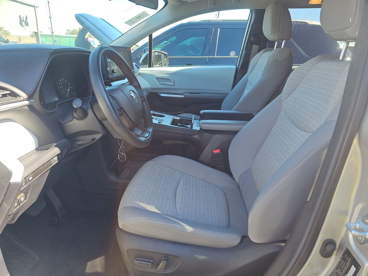 Toyota Sienna LE FWD 8-Passenger (Natl) 2025