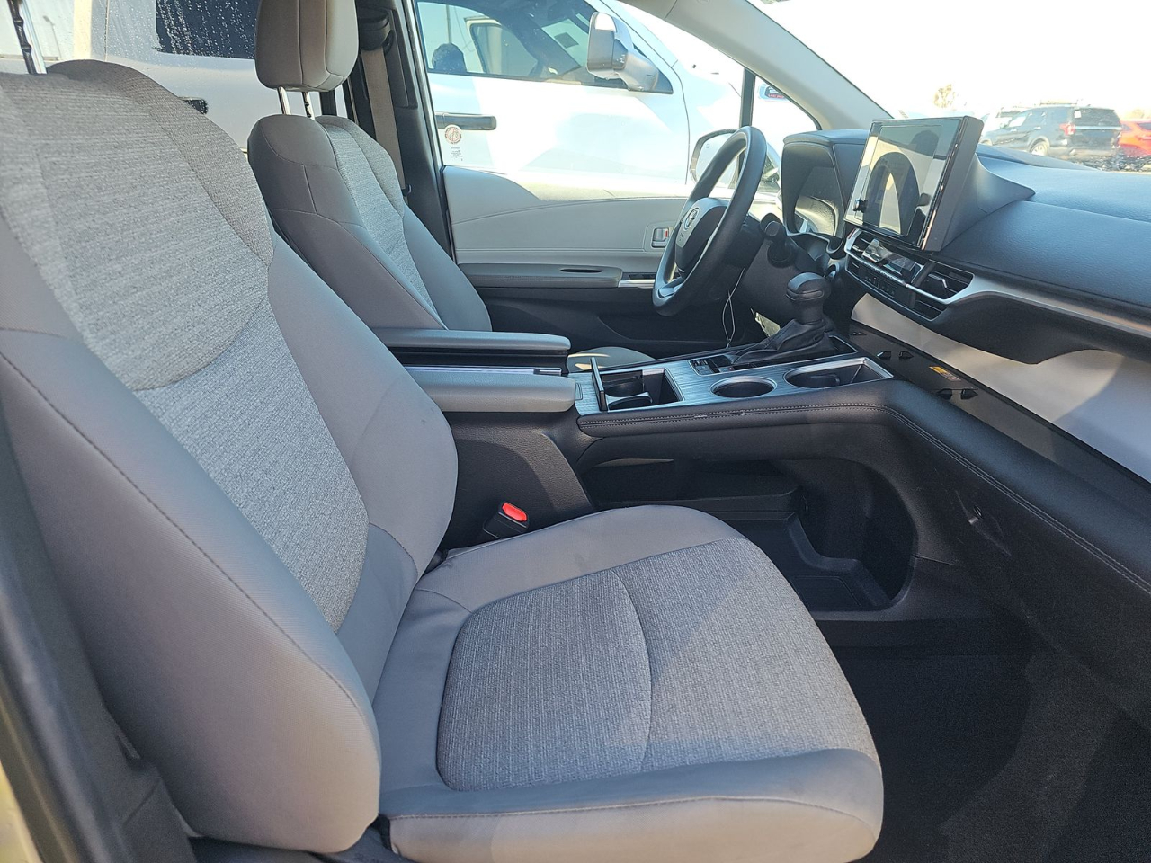 Toyota Sienna LE FWD 8-Passenger (Natl) 2025