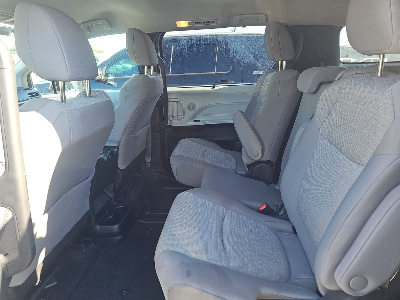 Toyota Sienna LE FWD 8-Passenger (Natl) 2025