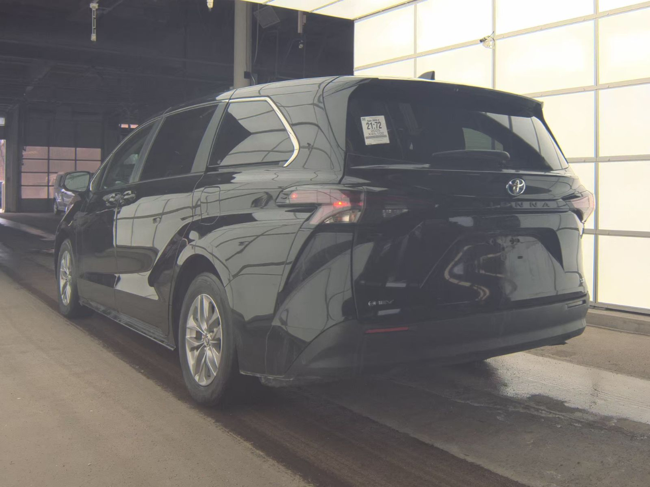 Toyota Sienna LE FWD 8-Passenger (Natl) 2025