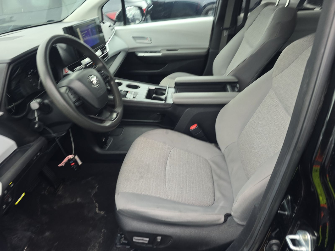 Toyota Sienna LE FWD 8-Passenger (Natl) 2025