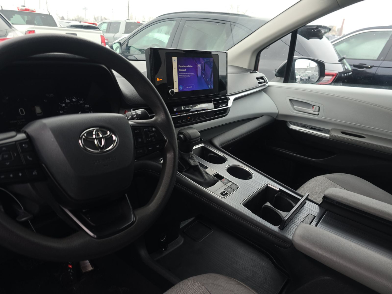 Toyota Sienna LE FWD 8-Passenger (Natl) 2025