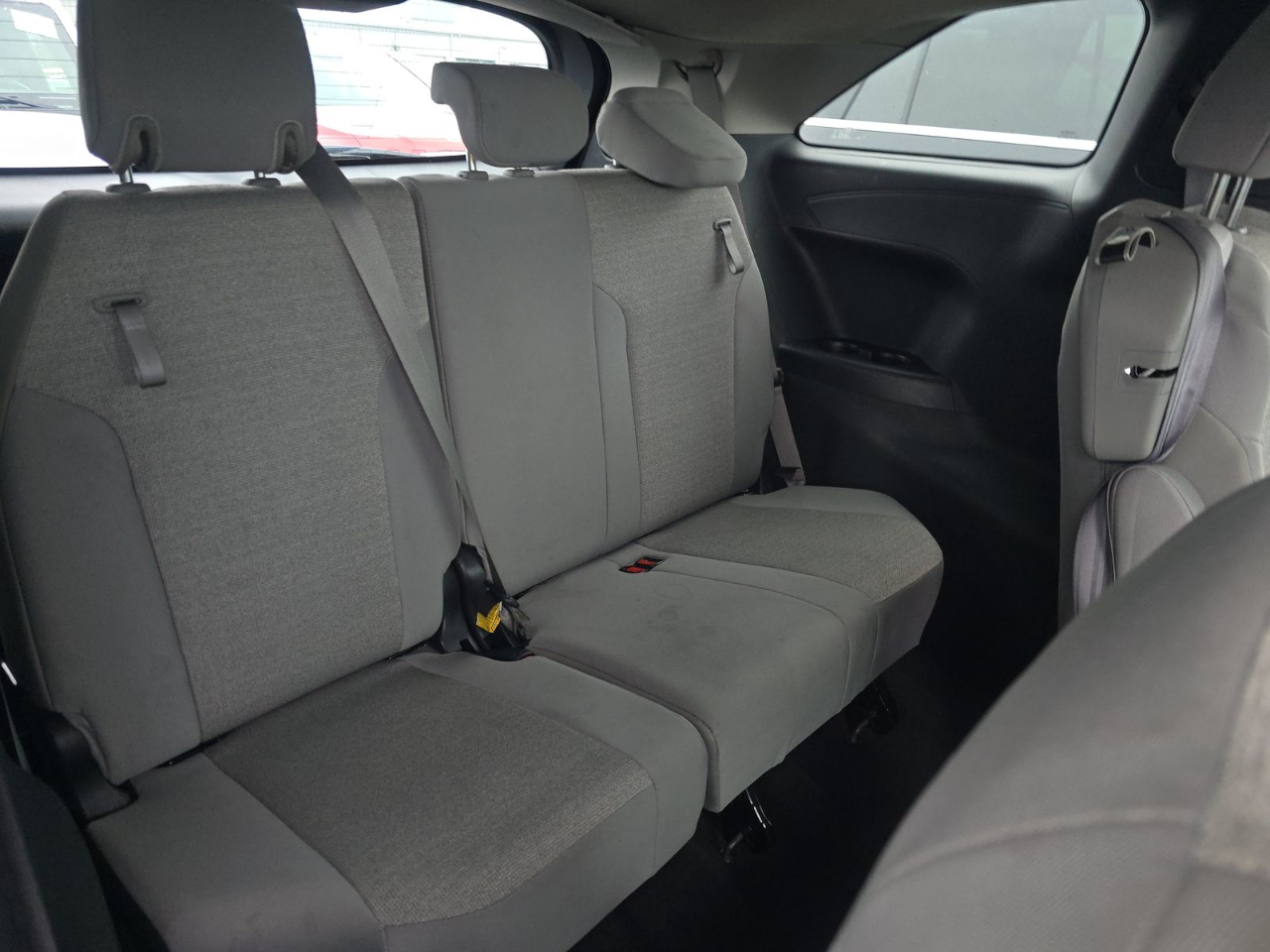 Toyota Sienna LE FWD 8-Passenger (Natl) 2025