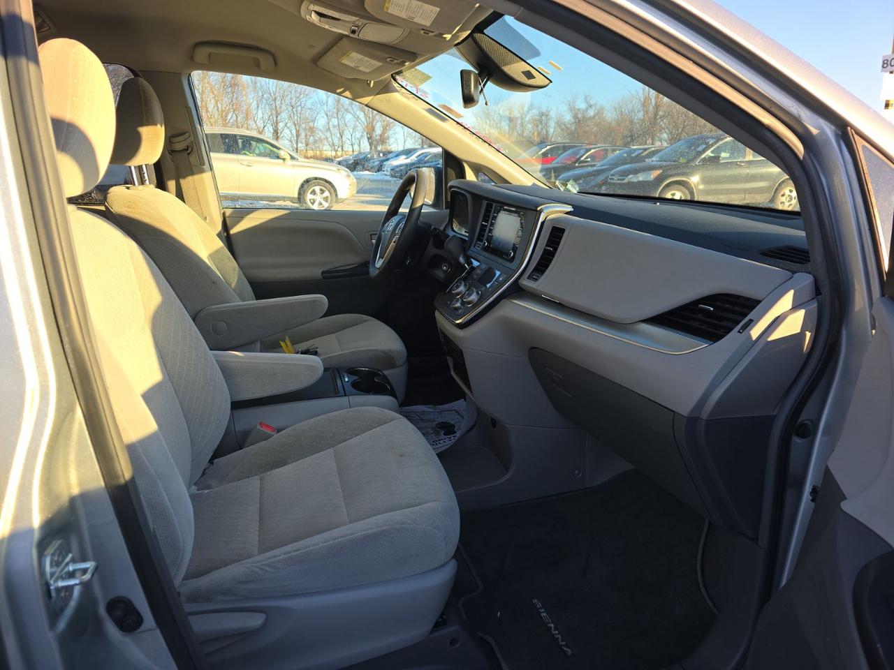 Toyota Sienna LE FWD 8-Passenger (Natl) 2019