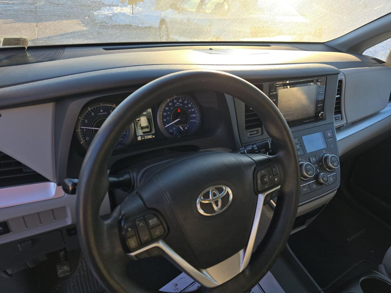 Toyota Sienna LE FWD 8-Passenger (Natl) 2019