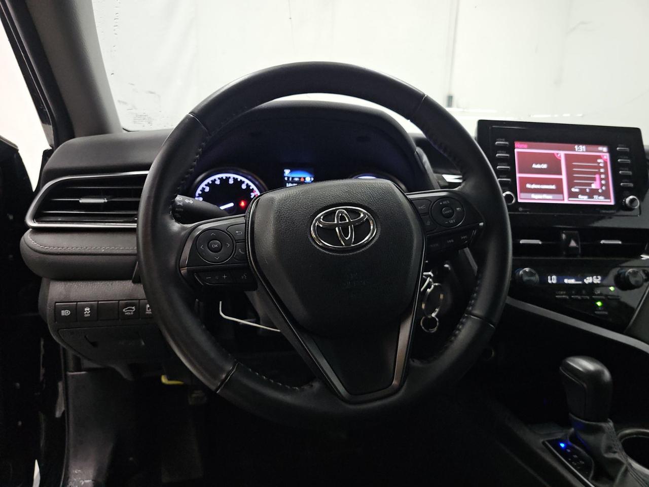 Toyota Camry Hybrid SE Nightshade CVT (Natl) 2023