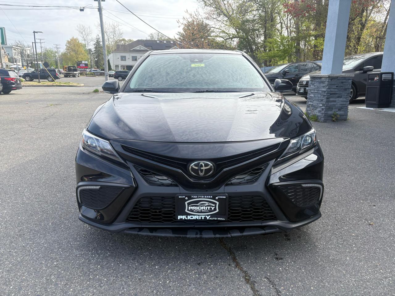 Toyota Camry SE 2023