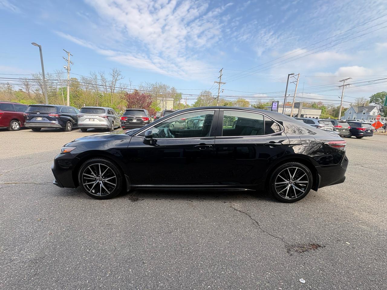 Toyota Camry SE 2023