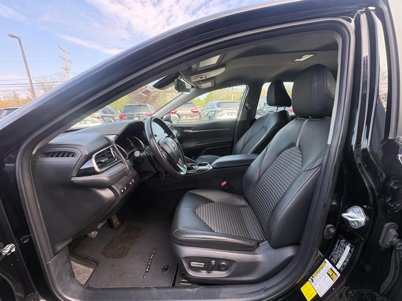 Toyota Camry SE 2023