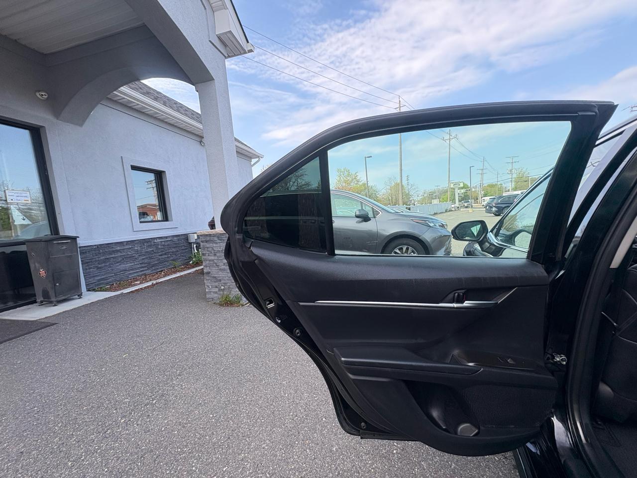 Toyota Camry SE 2023
