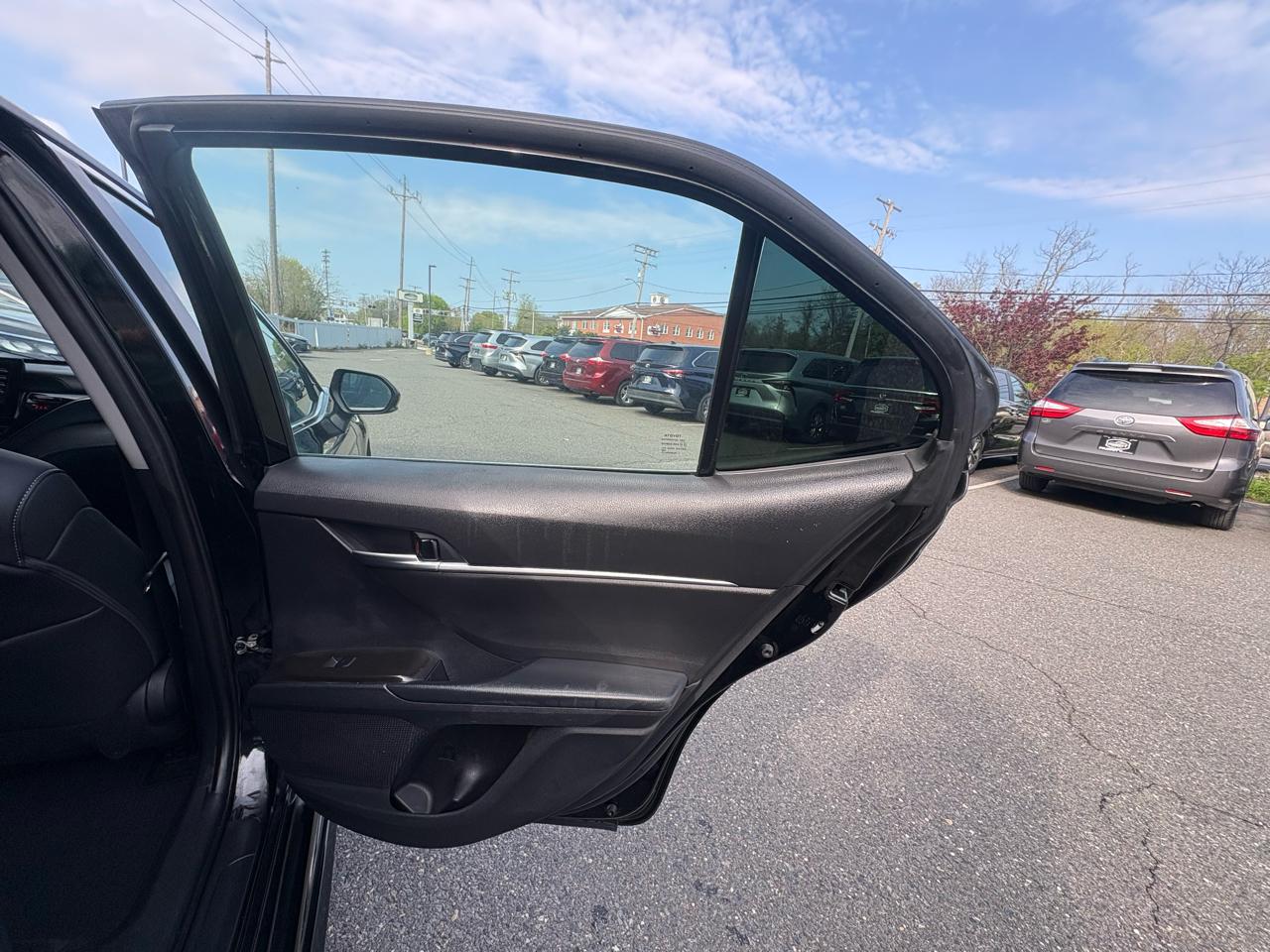 Toyota Camry SE 2023
