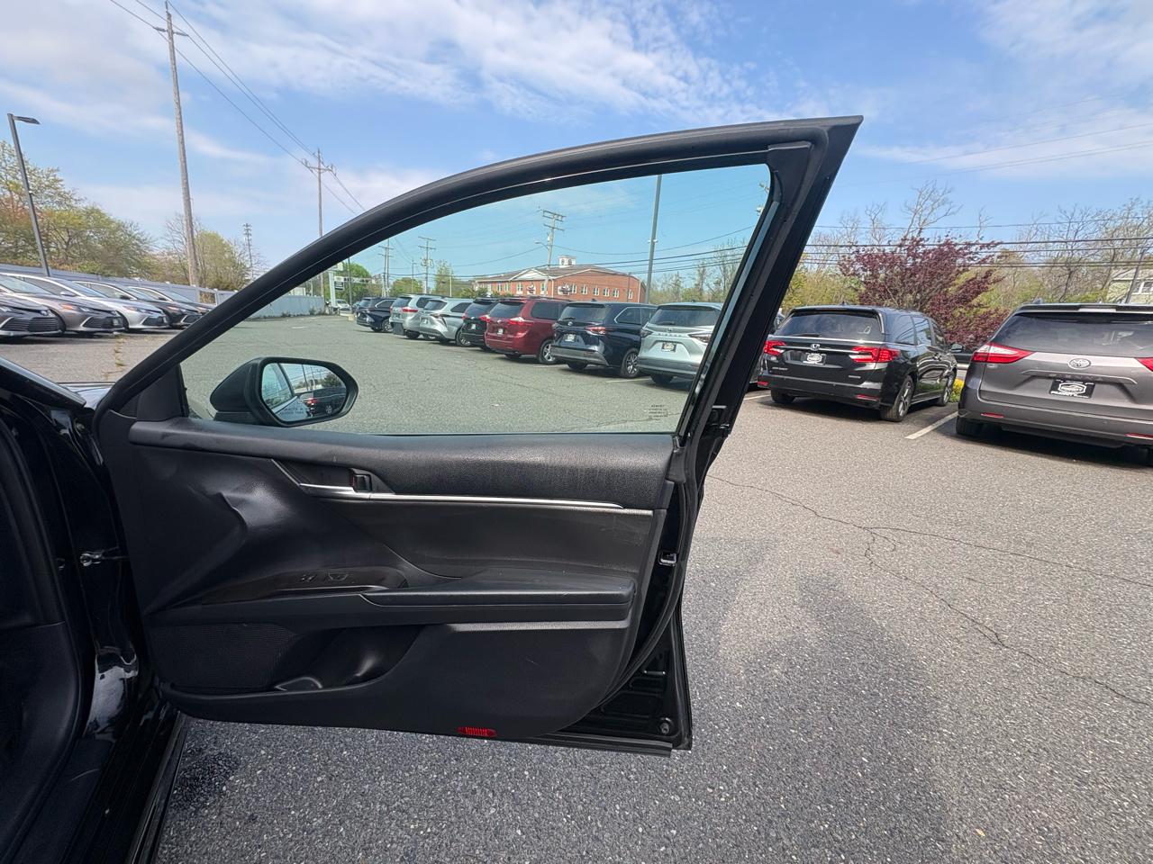 Toyota Camry SE 2023