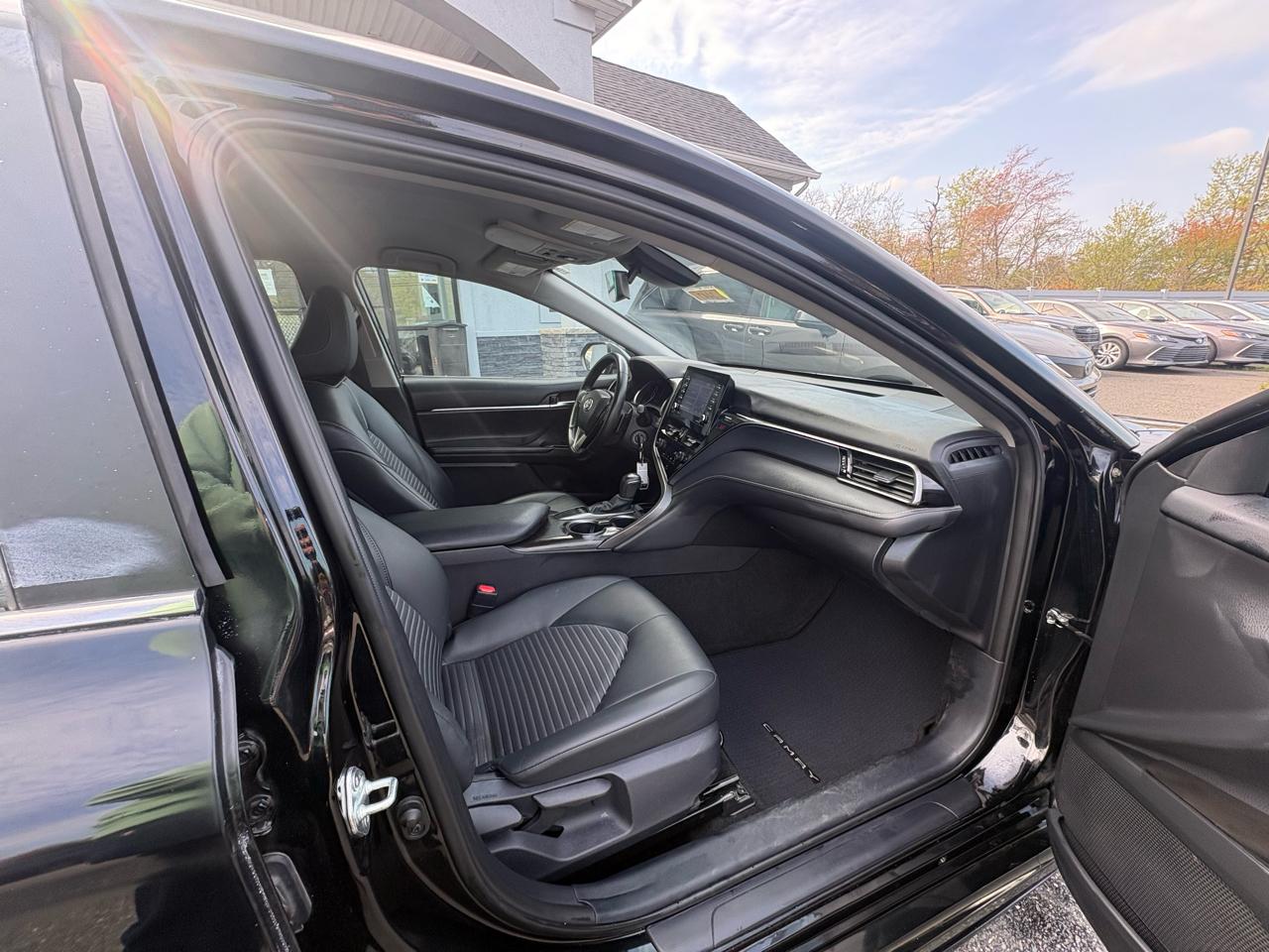 Toyota Camry SE 2023