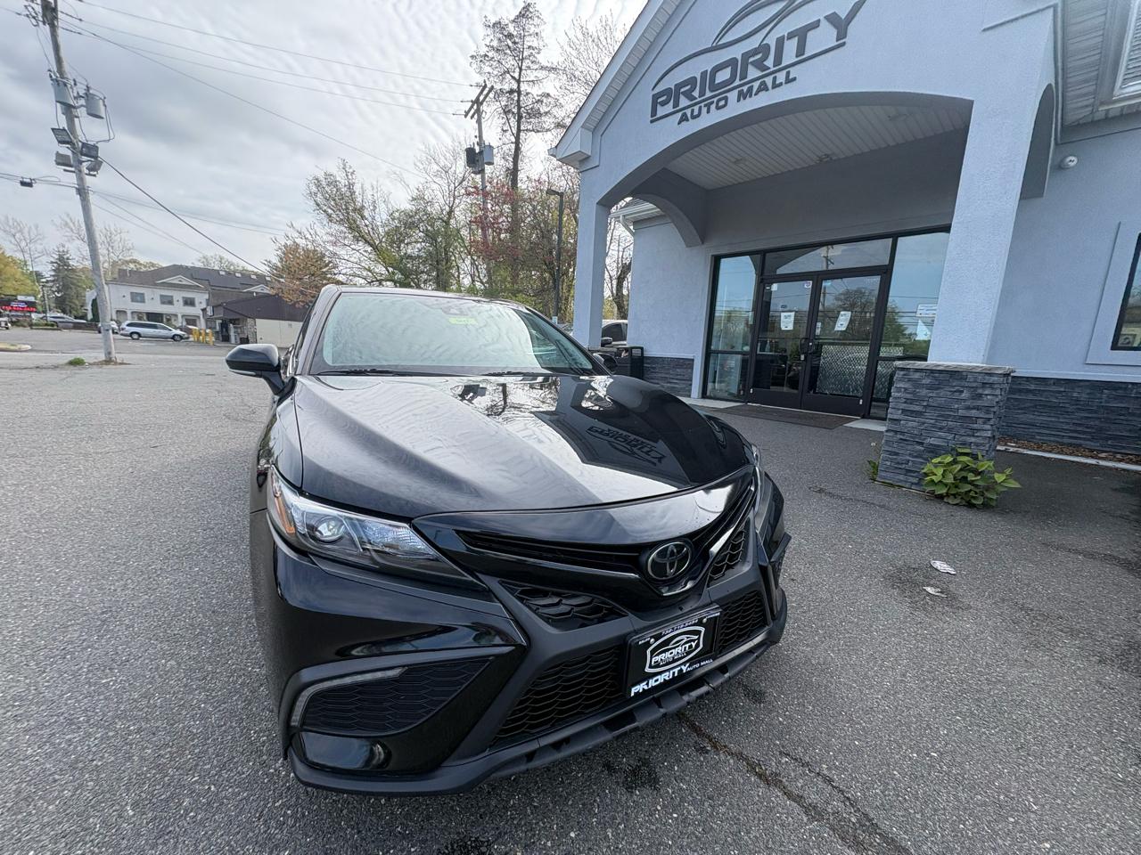 Toyota Camry SE 2023
